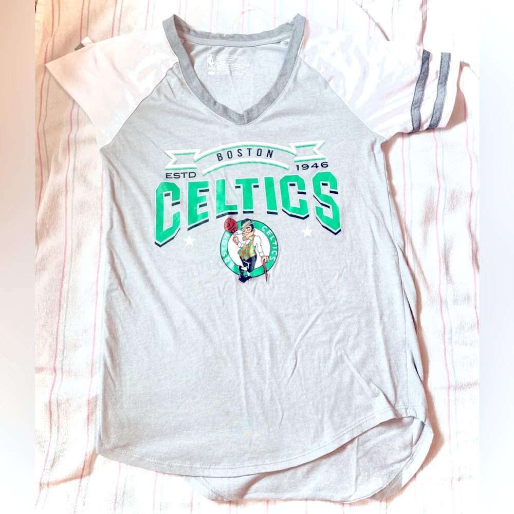 Bostom Celtics short sleeve never worn super cute top.